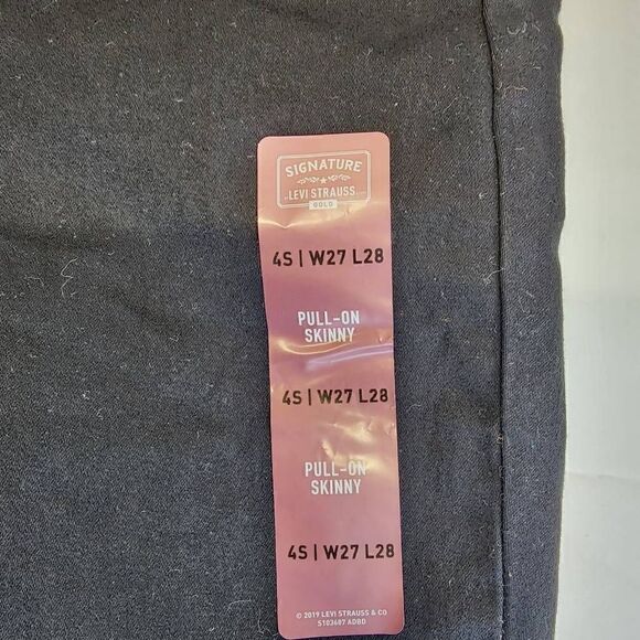 Signature by Levi Strauss & Co. Gold Label Women's Totally Shaping Pull-on Skinn - Picture 6 of 9